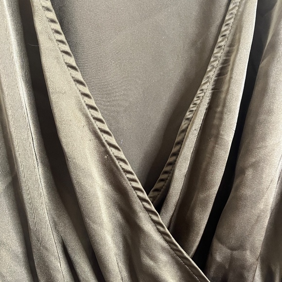 Guess Olive Satin Surplice Peplum Blouse Small Balloon Sleeve Top - Picture 7 of 7